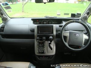 Toyota Voxy 2.0A X