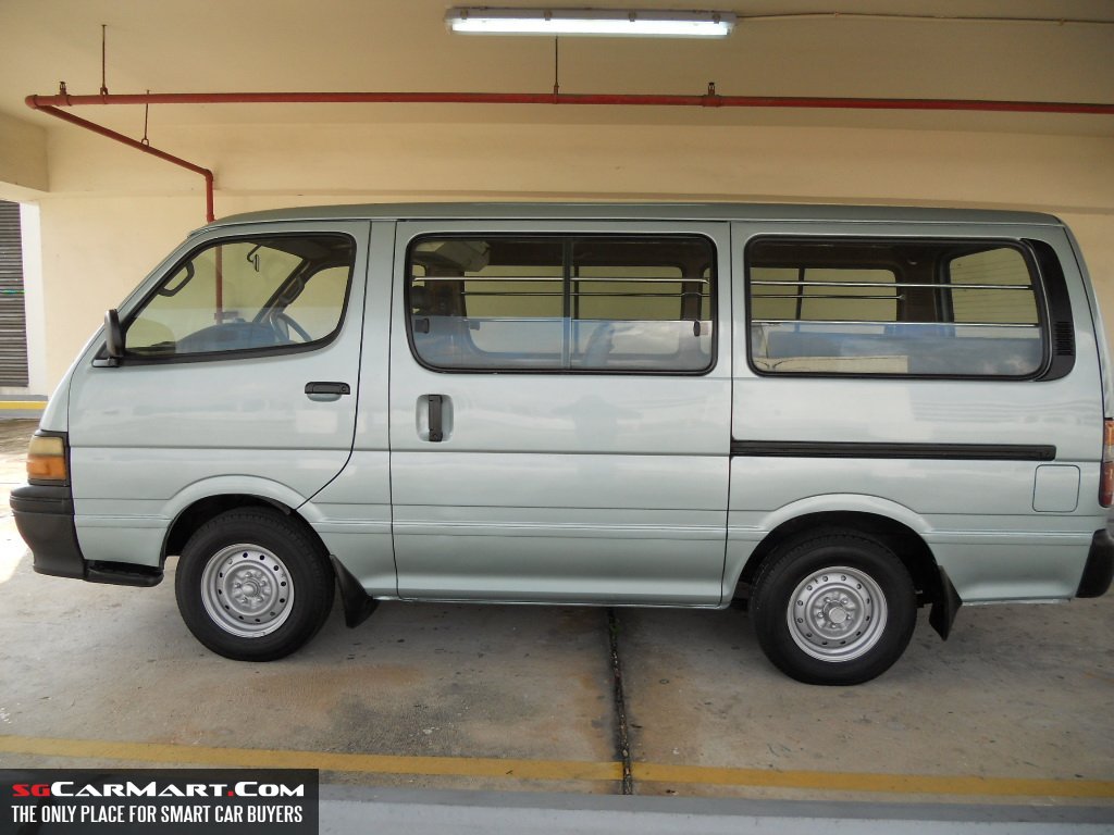 toyota hiace bus 1997 model