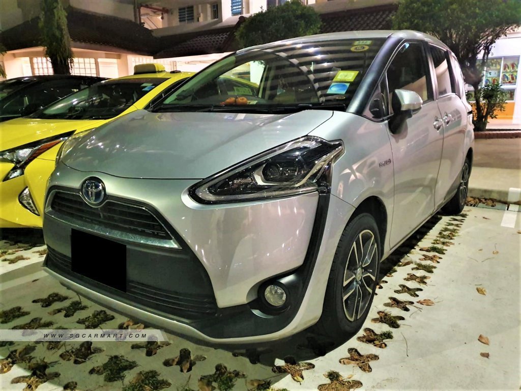 Toyota sienta hybrid g