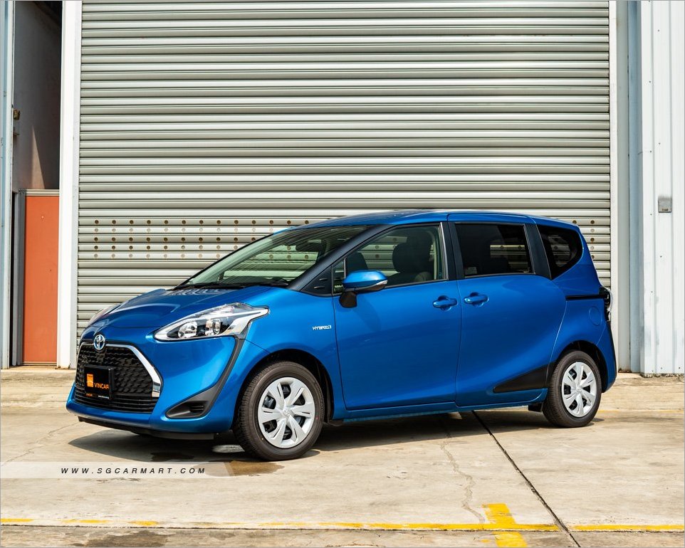 Тойота сиента левая. Toyota Sienta 2015 Hybrid. Toyota Sienta Hybrid g. Toyota Sienta Hybrid 2018. Тойота Сиента 2020.