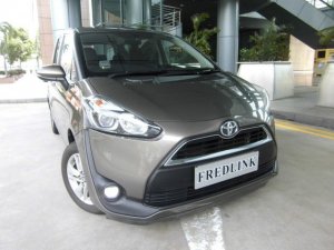 Used Toyota Sienta 1 5a Standard Car For Sale In Singapore Fredlink Auto Trading Stcars