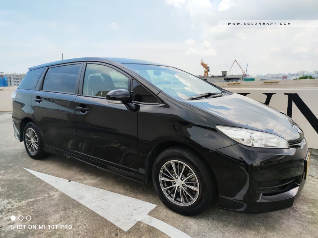 Toyota wish белый