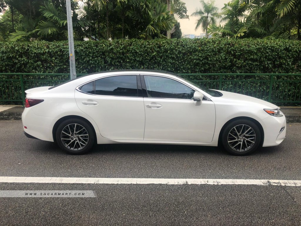 Lexus ES250 Luxury Sunroof