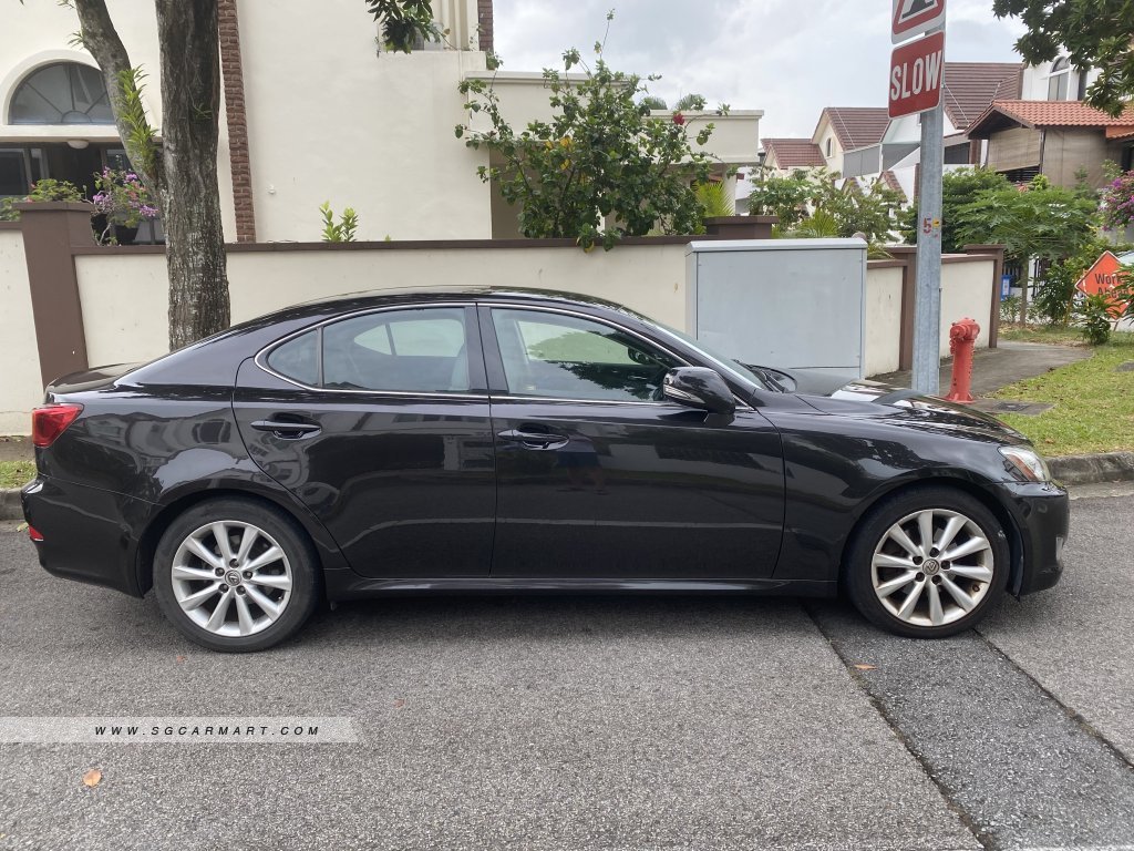 Lexus IS250 Luxury (COE till 11/2028)