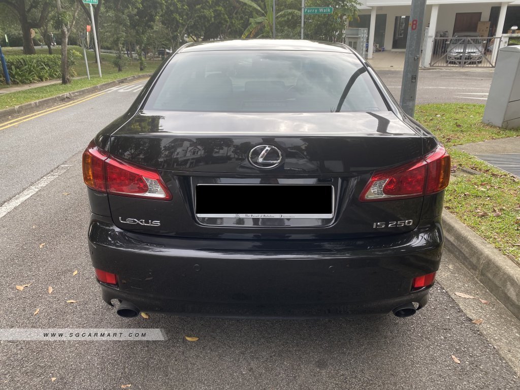 Lexus IS250 Luxury (COE till 11/2028)