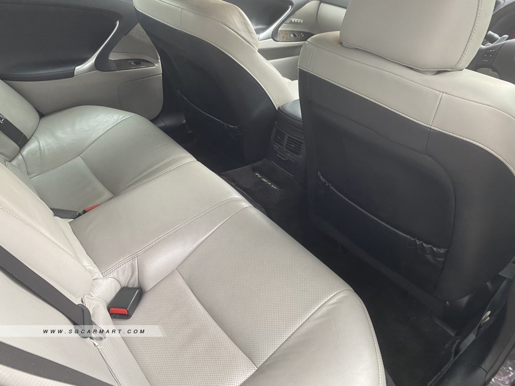 Lexus IS250 Luxury (COE till 11/2028)