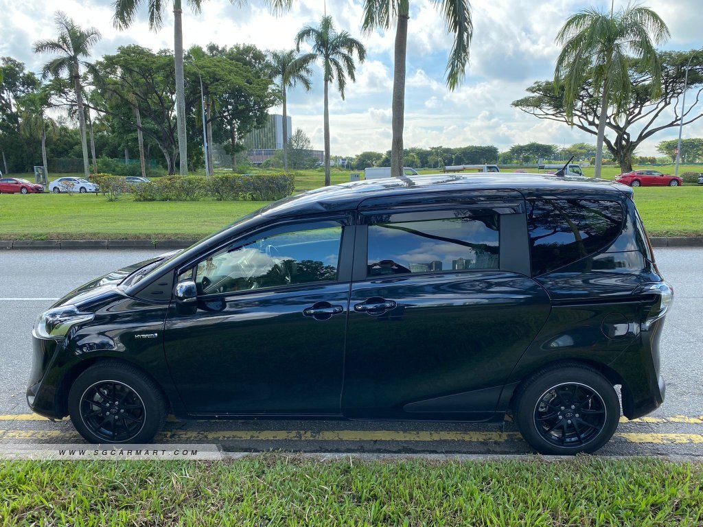Toyota Sienta Hybrid 1.5A G