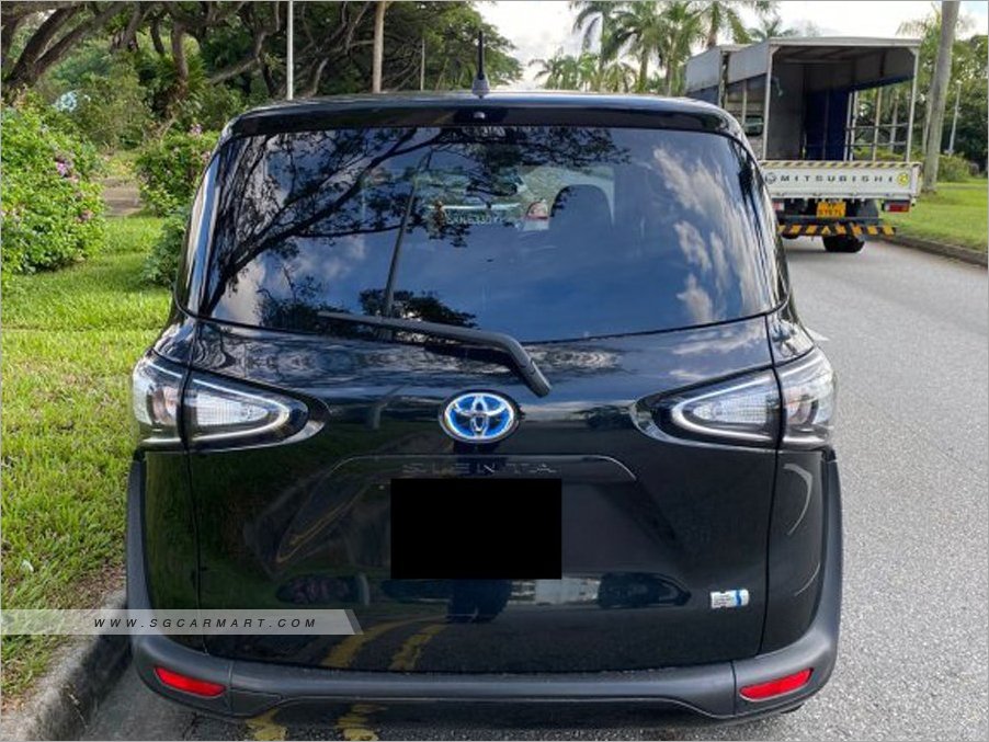 Toyota Sienta Hybrid 1.5A G