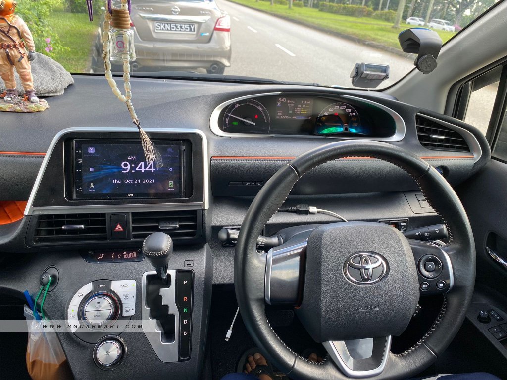Toyota Sienta Hybrid 1.5A G