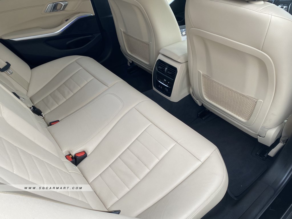 BMW 3 Series 320i Luxury