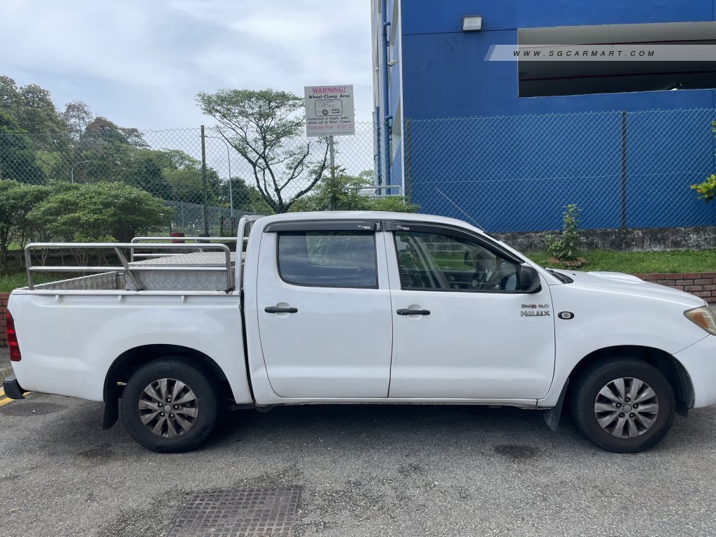 Toyota Hilux Hydrogen Fuel Cell Prototype Debuts With Estimated 365-Mile  Range