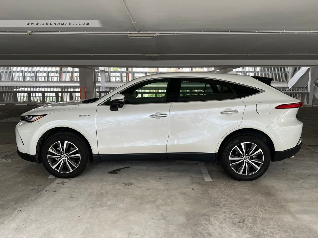 Toyota Harrier Hybrid 2.5A Premium