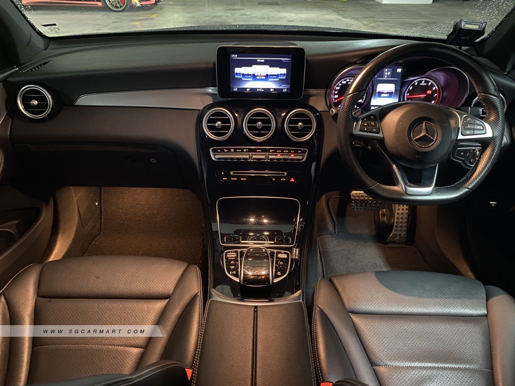 Mercedes-Benz GLC-Class GLC250 AMG Line 4MATIC Sunroof