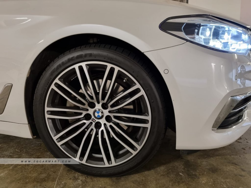 BMW 5 Series 520i