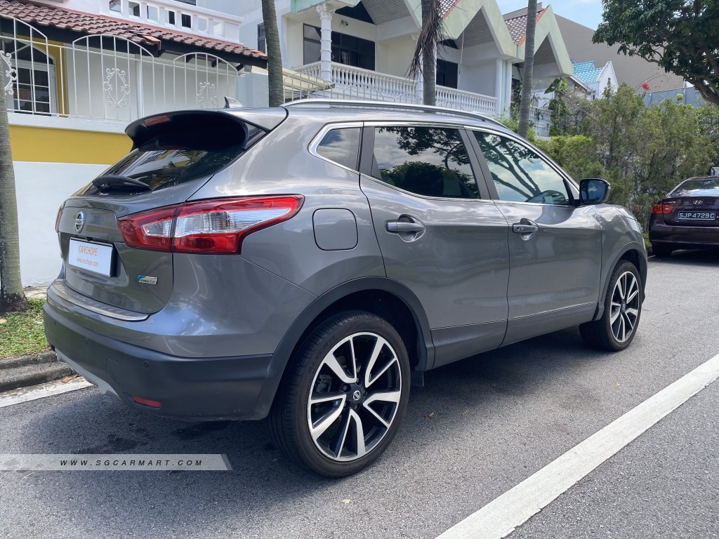 Nissan Qashqai 2.0A Premium Moonroof