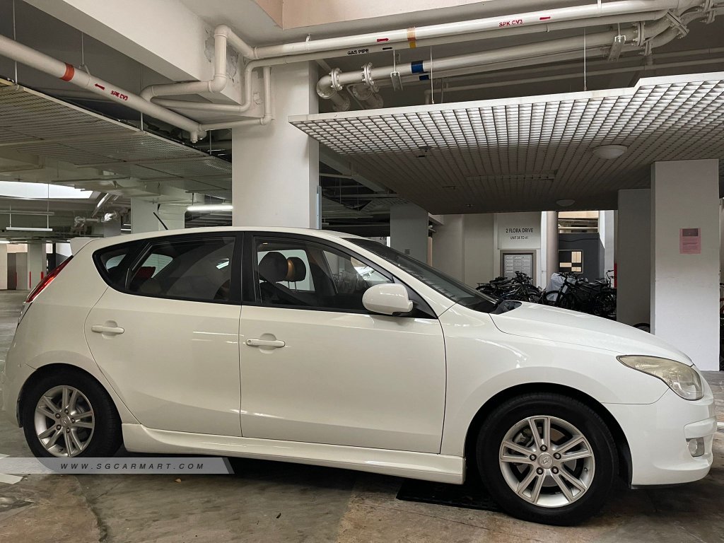 Hyundai i30 1.6A Sunroof (COE till 01/2025)