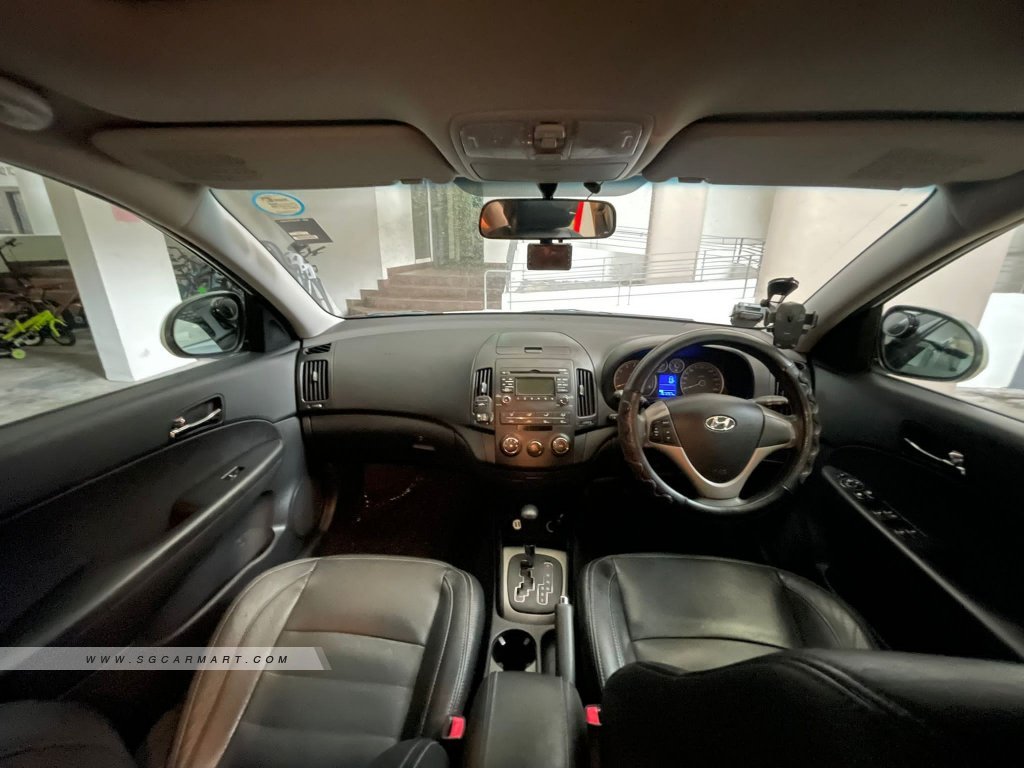 Hyundai i30 1.6A Sunroof (COE till 01/2025)