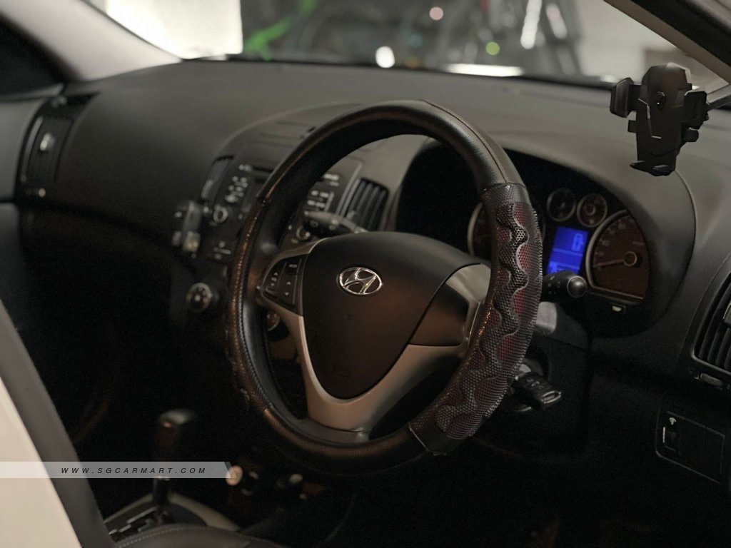 Hyundai i30 1.6A Sunroof (COE till 01/2025)