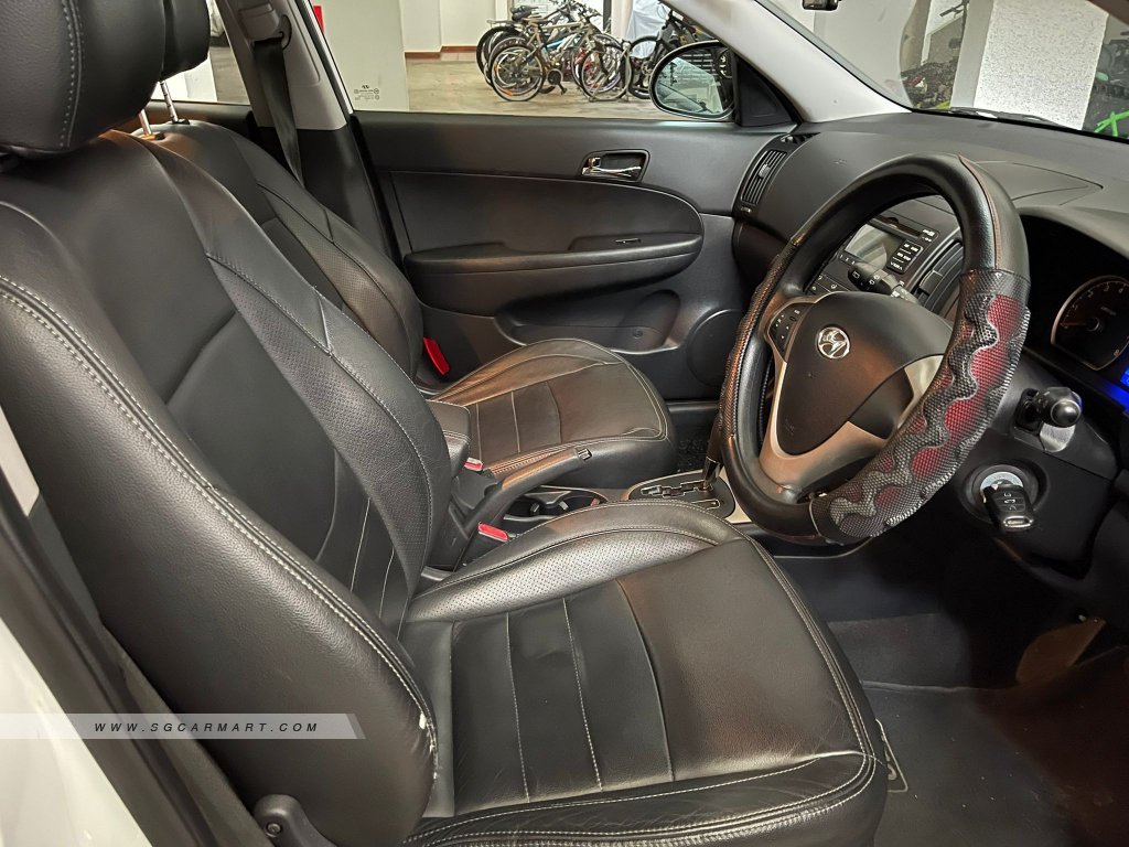Hyundai i30 1.6A Sunroof (COE till 01/2025)