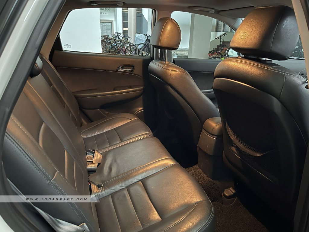 Hyundai i30 1.6A Sunroof (COE till 01/2025)