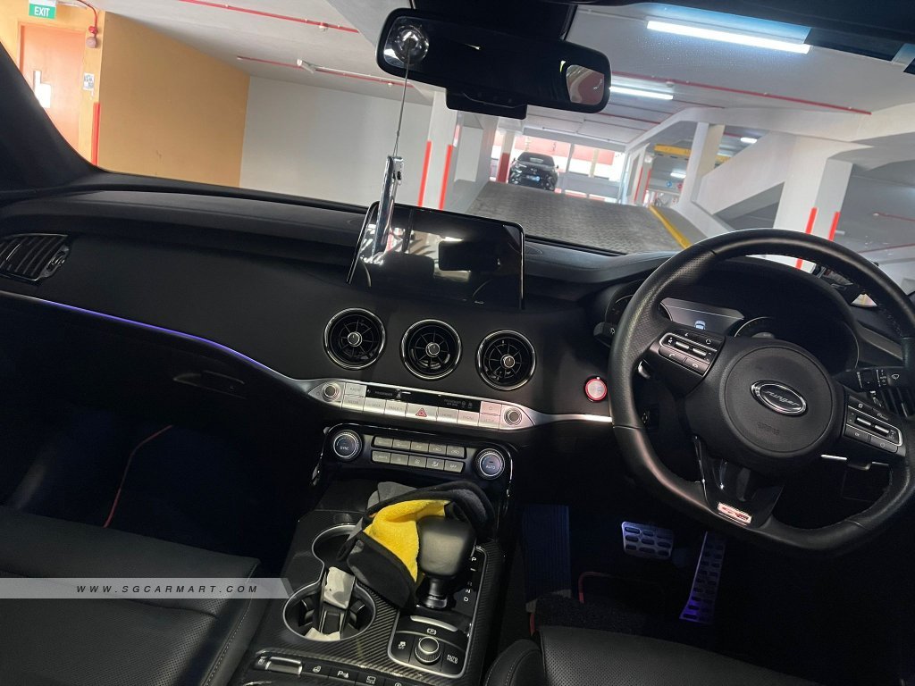 Kia Stinger 2.0A Sunroof