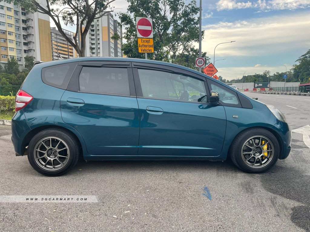 Honda Fit 1.3A G (COE till 10/2028)
