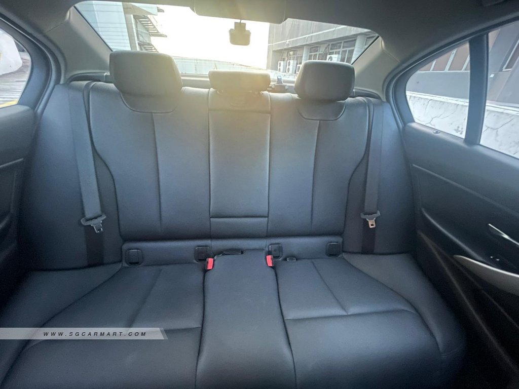 BMW 3 Series 318i