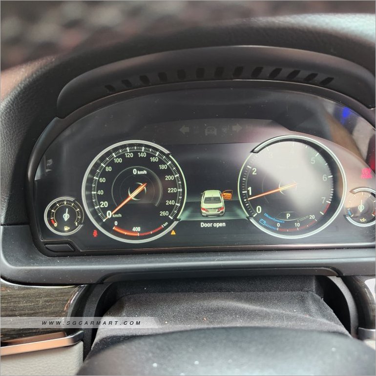 BMW 5 Series 523i Sunroof (COE till 08/2030)