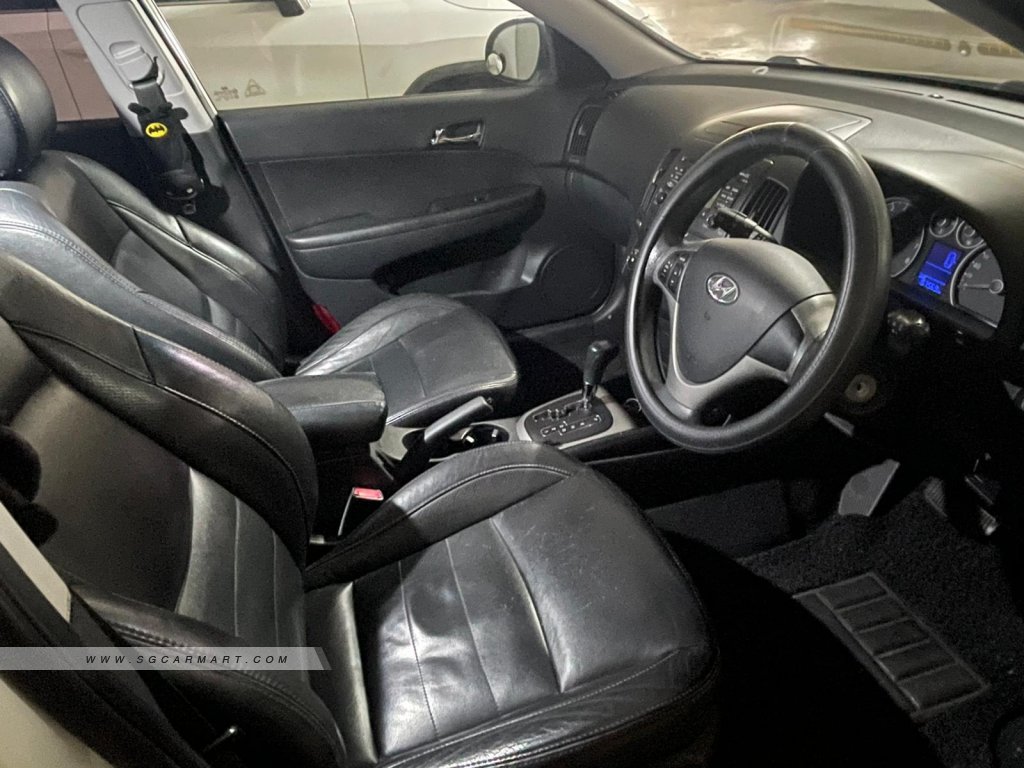 Hyundai i30 1.6A Sunroof (COE till 10/2024)