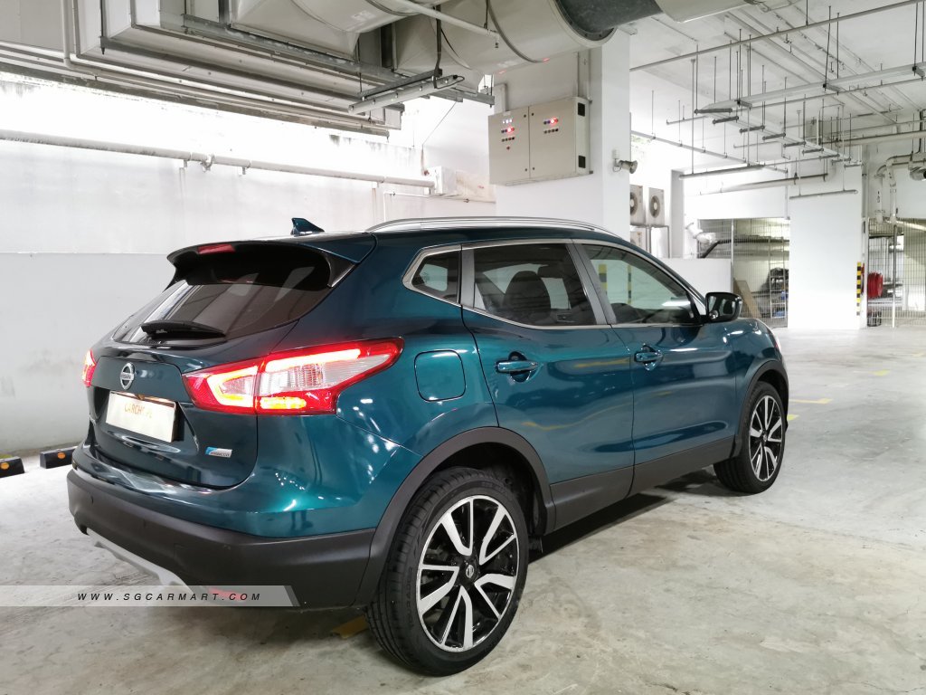 Nissan Qashqai 2.0A Premium Moonroof