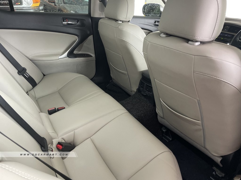 Lexus IS250 (COE till 12/2029)