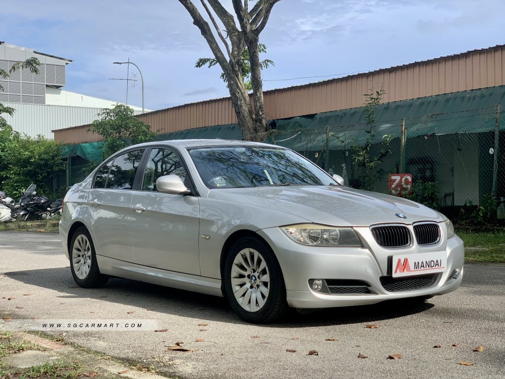 BMW E90 320i (2009)