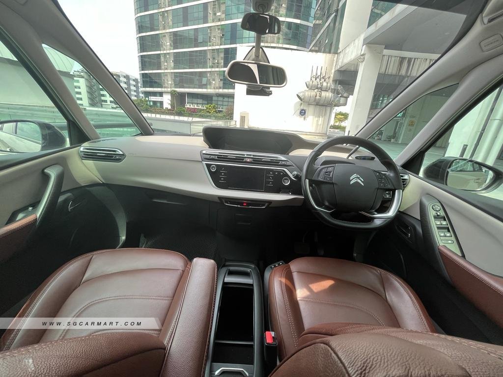 GENEVA, SWITZERLAND - MARCH 4, 2015: Tablet with Citroen C4 specifications  on the 85th International Geneva Motor Show in Palexpo, Geneva Stock Photo  - Alamy, image size:1024x768