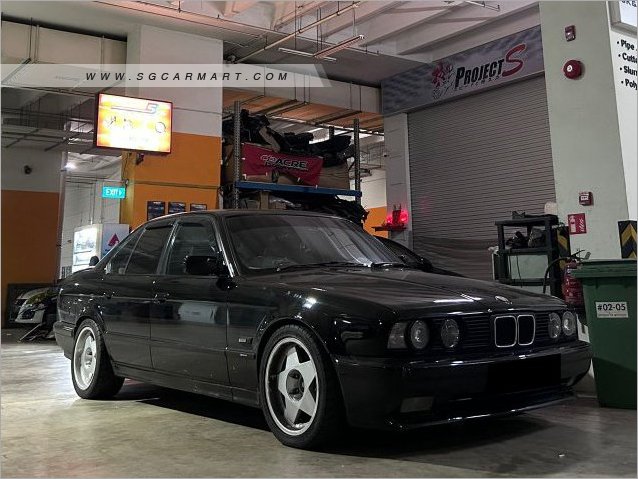 BMW 5 Series 520i (COE till 04/2029)