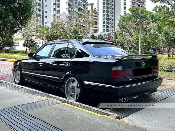 BMW 5 Series 520i (COE till 04/2029)