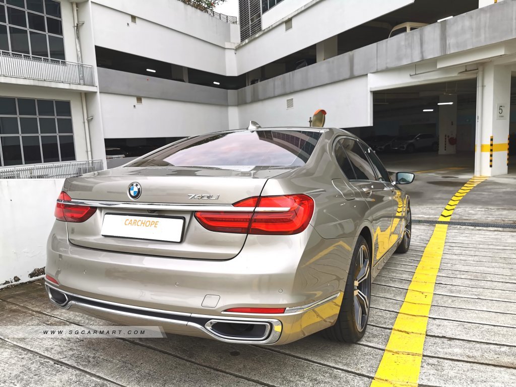 BMW 7 Series 740Li Luxury Sunroof