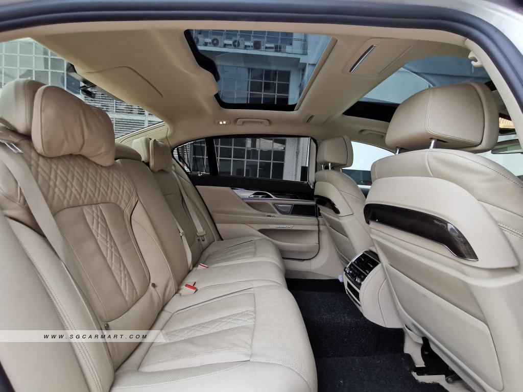 BMW 7 Series 740Li Luxury Sunroof
