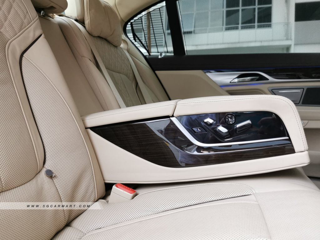 BMW 7 Series 740Li Luxury Sunroof
