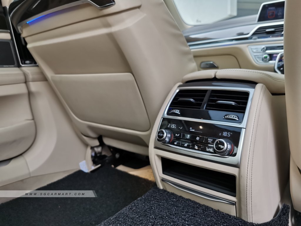 BMW 7 Series 740Li Luxury Sunroof
