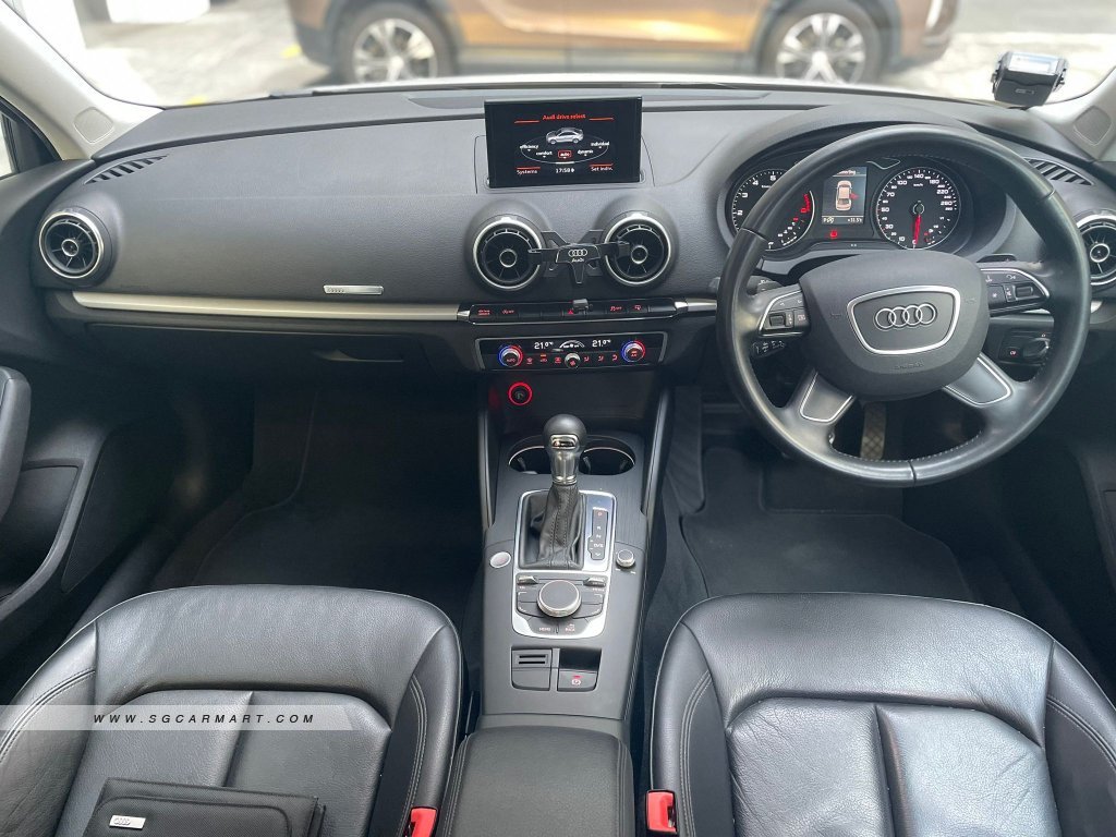 Audi A3 Sedan 1.4A TFSI Attraction