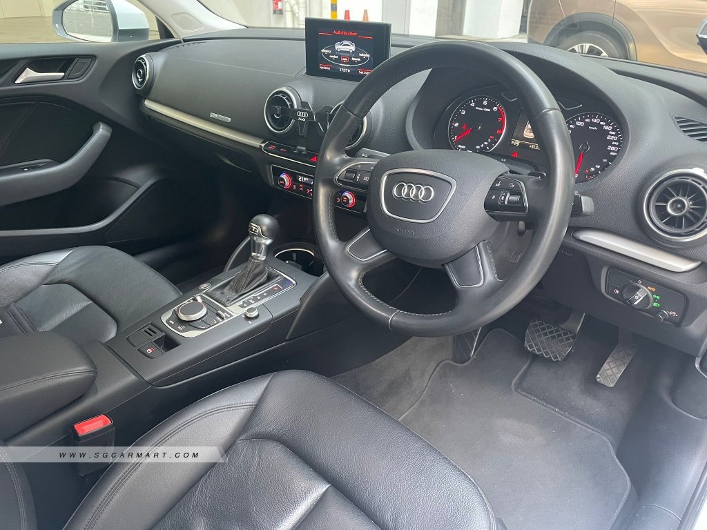 Audi A3 Sedan 1.4A TFSI Attraction
