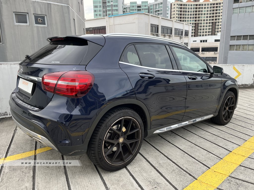 Mercedes-Benz GLA-Class GLA200 AMG Line Sunroof