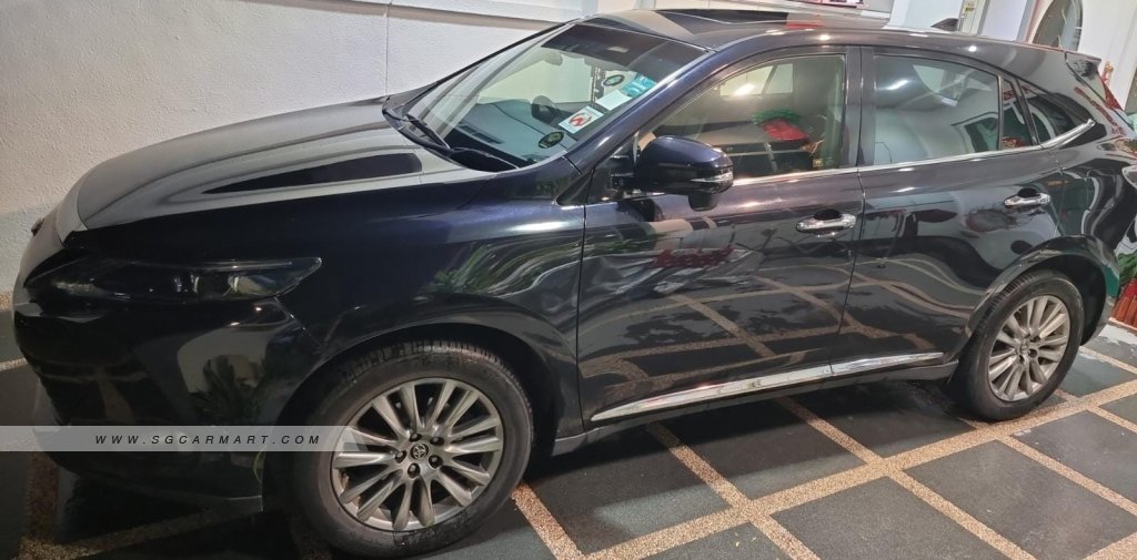 Toyota Harrier 2.0A Premium Panoramic Roof