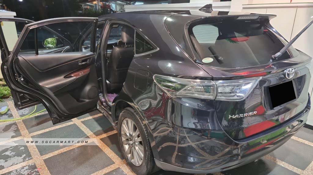 Toyota Harrier 2.0A Premium Panoramic Roof