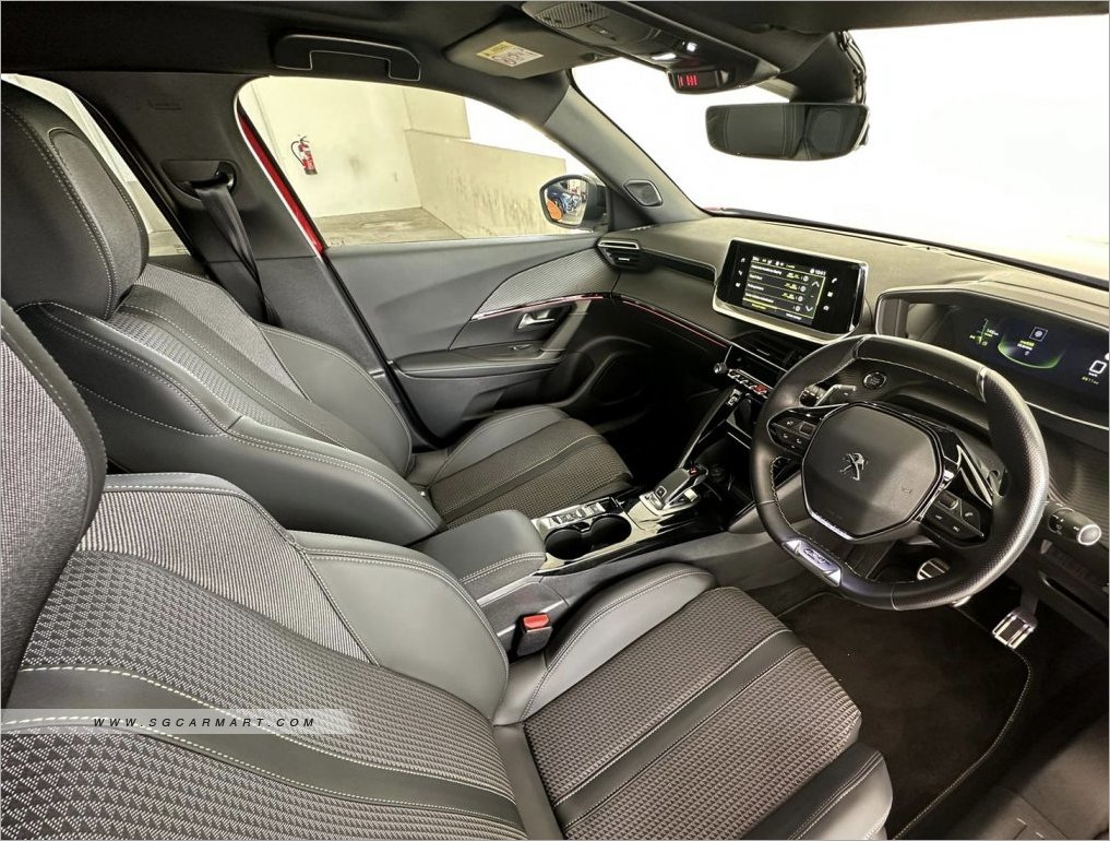 Peugeot 2008 Active Puretech 1.2A EAT8 GT Sunroof