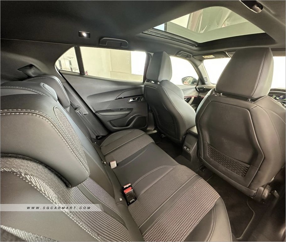 Peugeot 2008 Active Puretech 1.2A EAT8 GT Sunroof