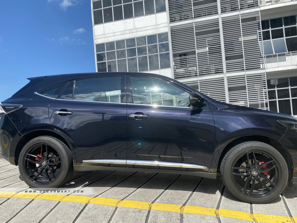 Toyota Harrier 2.0A Elegance Panoramic Roof