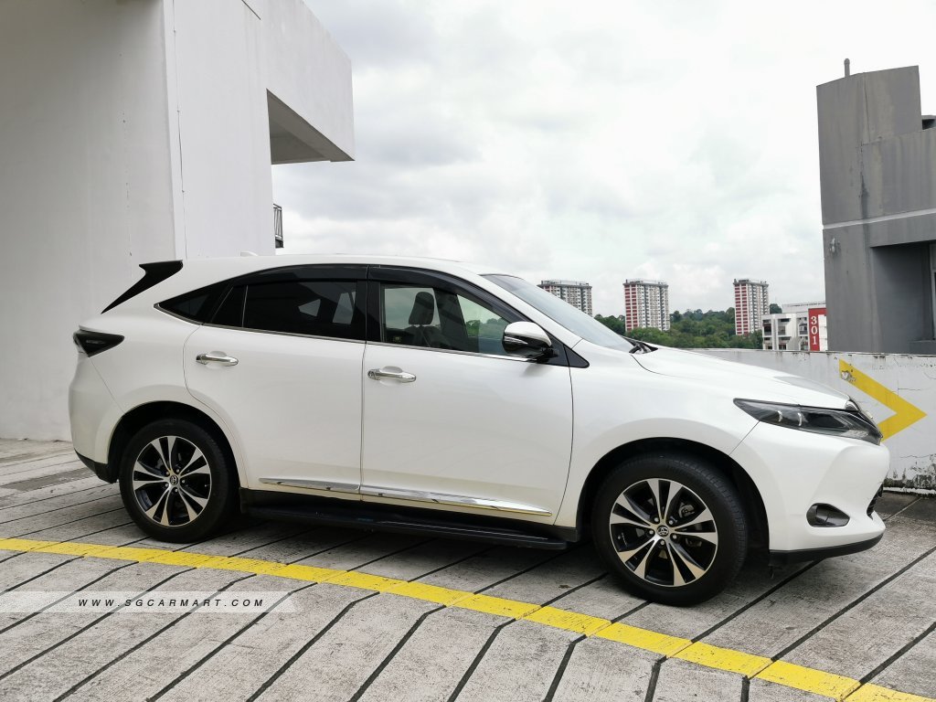 Toyota Harrier 2.0A Premium Panoramic Roof Style Mauve