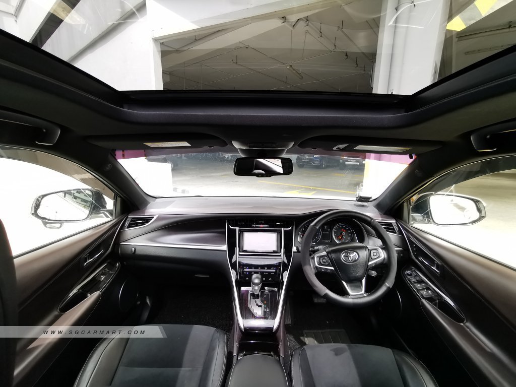 Toyota Harrier 2.0A Premium Panoramic Roof Style Mauve