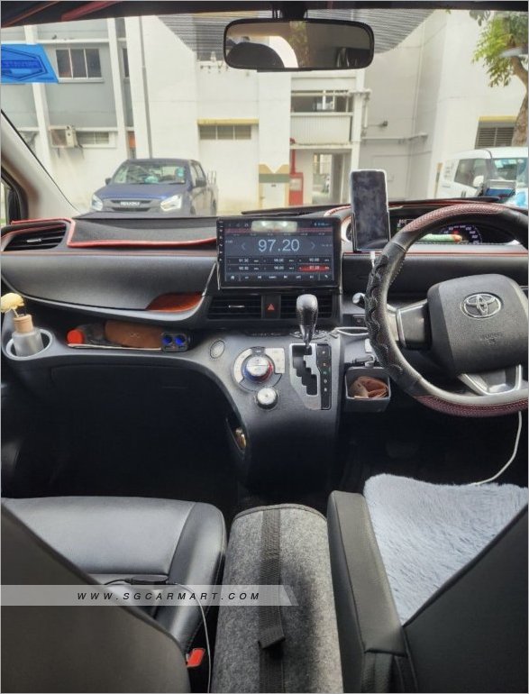 Toyota Sienta Hybrid 1.5A G